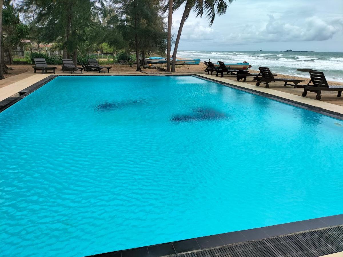 Hotel Coral Bay Trincomalee Exterior foto