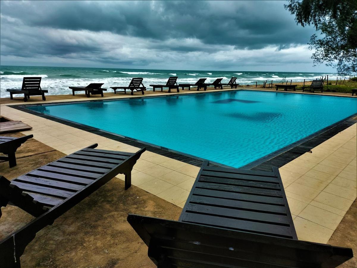 Hotel Coral Bay Trincomalee Exterior foto