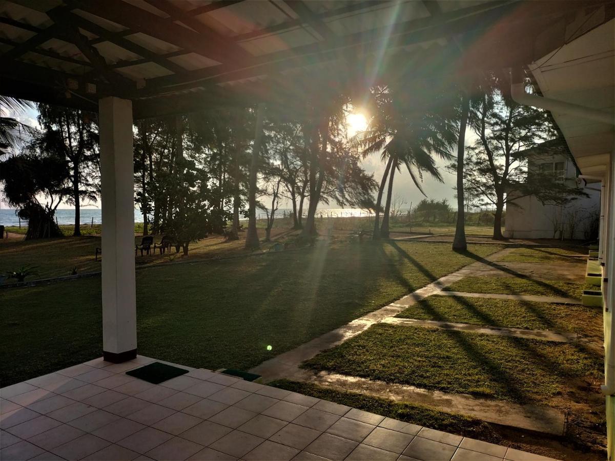 Hotel Coral Bay Trincomalee Exterior foto