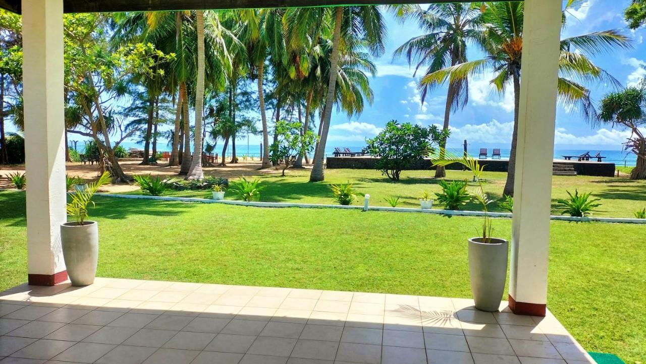 Hotel Coral Bay Trincomalee Exterior foto